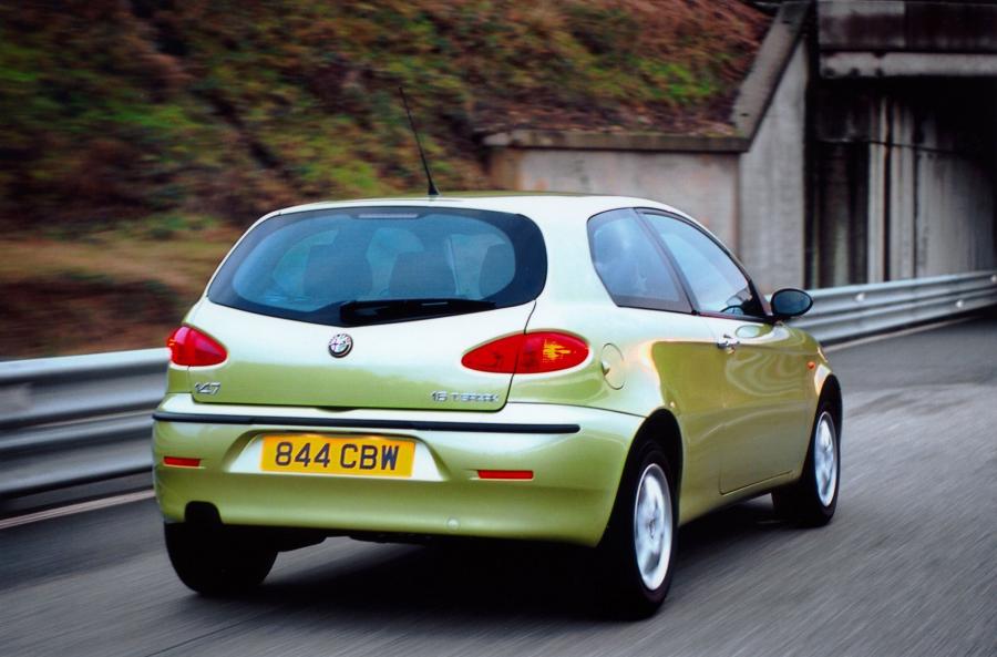  Alfa Romeo 147 3-Door (937A) 2001 года  (UK) (фото 13 из 25)